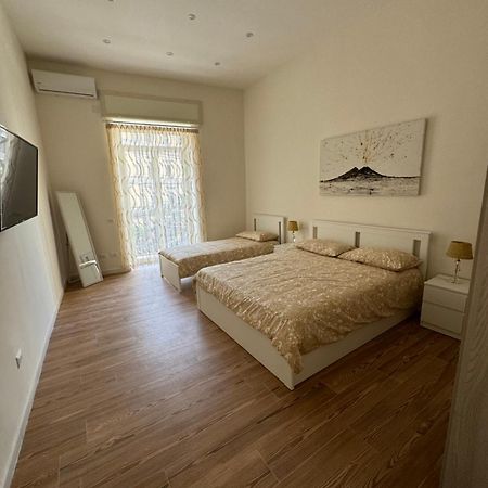 La Dimora Di Cinzia Apartment Napoli Bagian luar foto