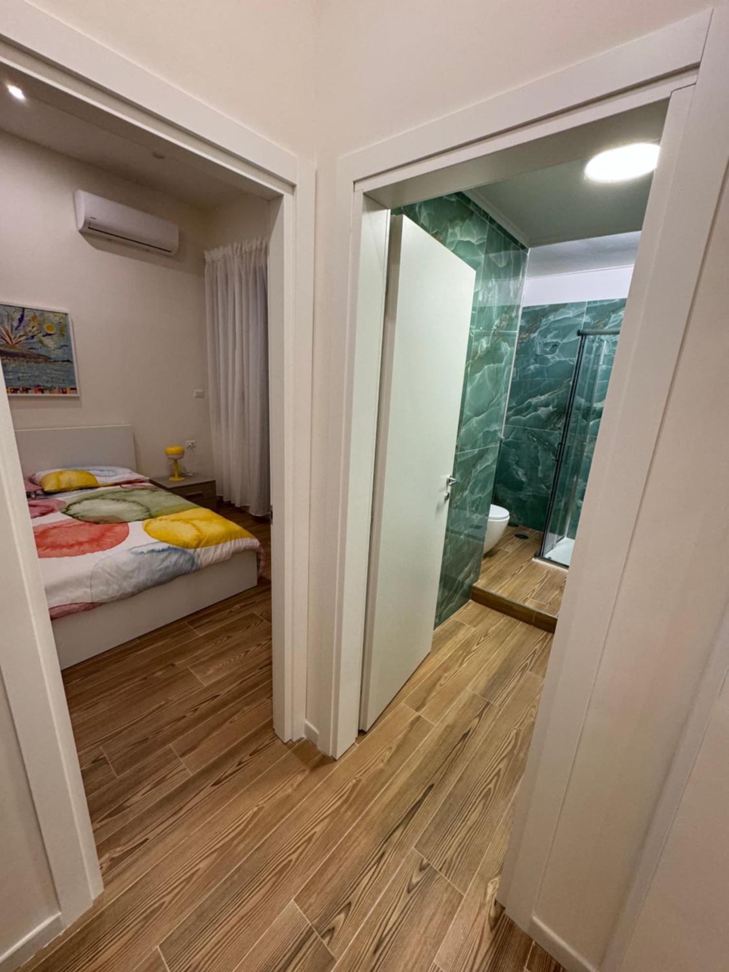 La Dimora Di Cinzia Apartment Napoli Bagian luar foto