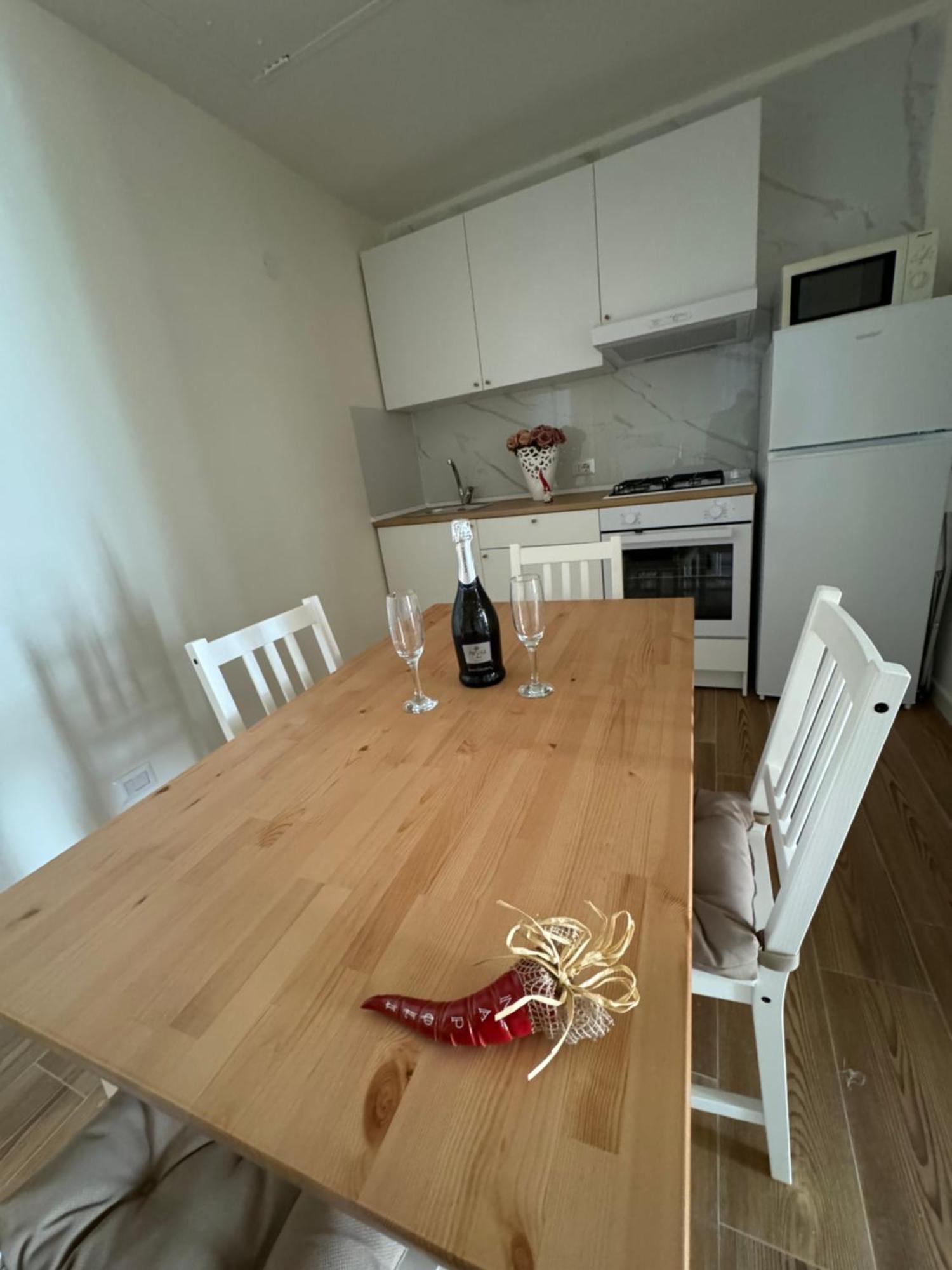 La Dimora Di Cinzia Apartment Napoli Bagian luar foto