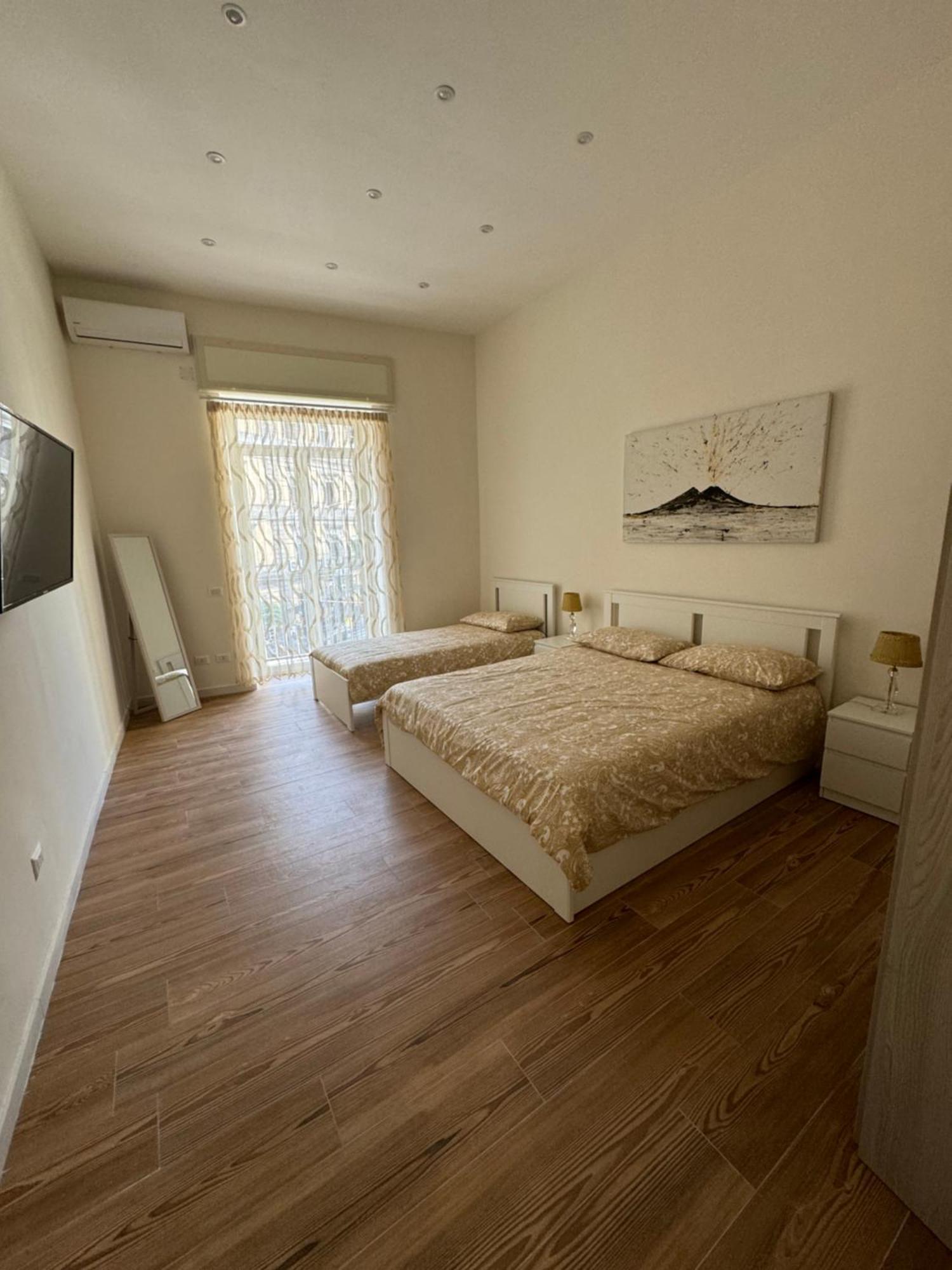 La Dimora Di Cinzia Apartment Napoli Bagian luar foto