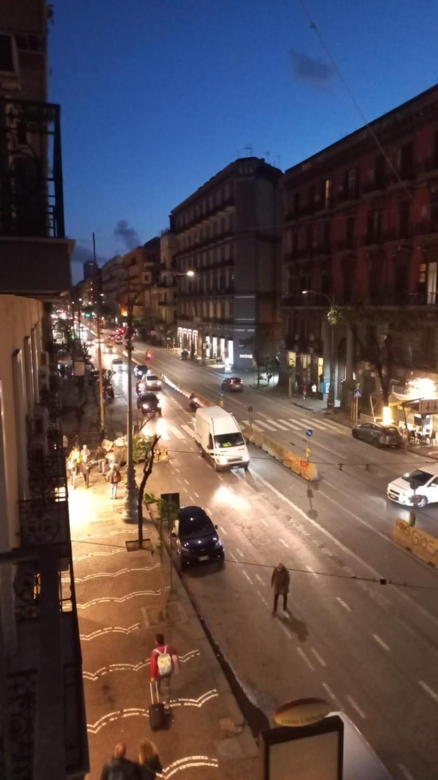 La Dimora Di Cinzia Apartment Napoli Bagian luar foto